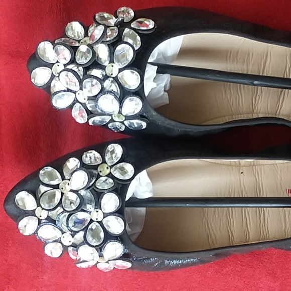 Modenpeak Spring and Summer Design Black with Crystal Accents Flats - Picture 2 of 5
